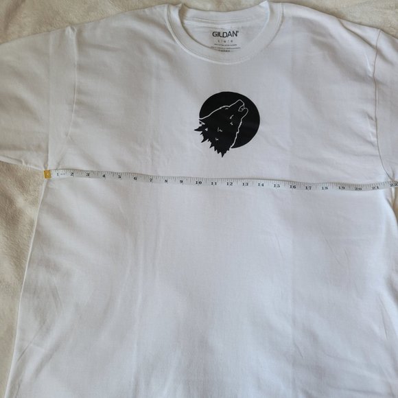 Wolf Howling At Moon Print Crew Neck T-Shirt - Picture 4 of 7